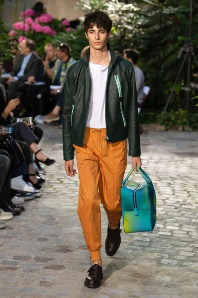 Look 1